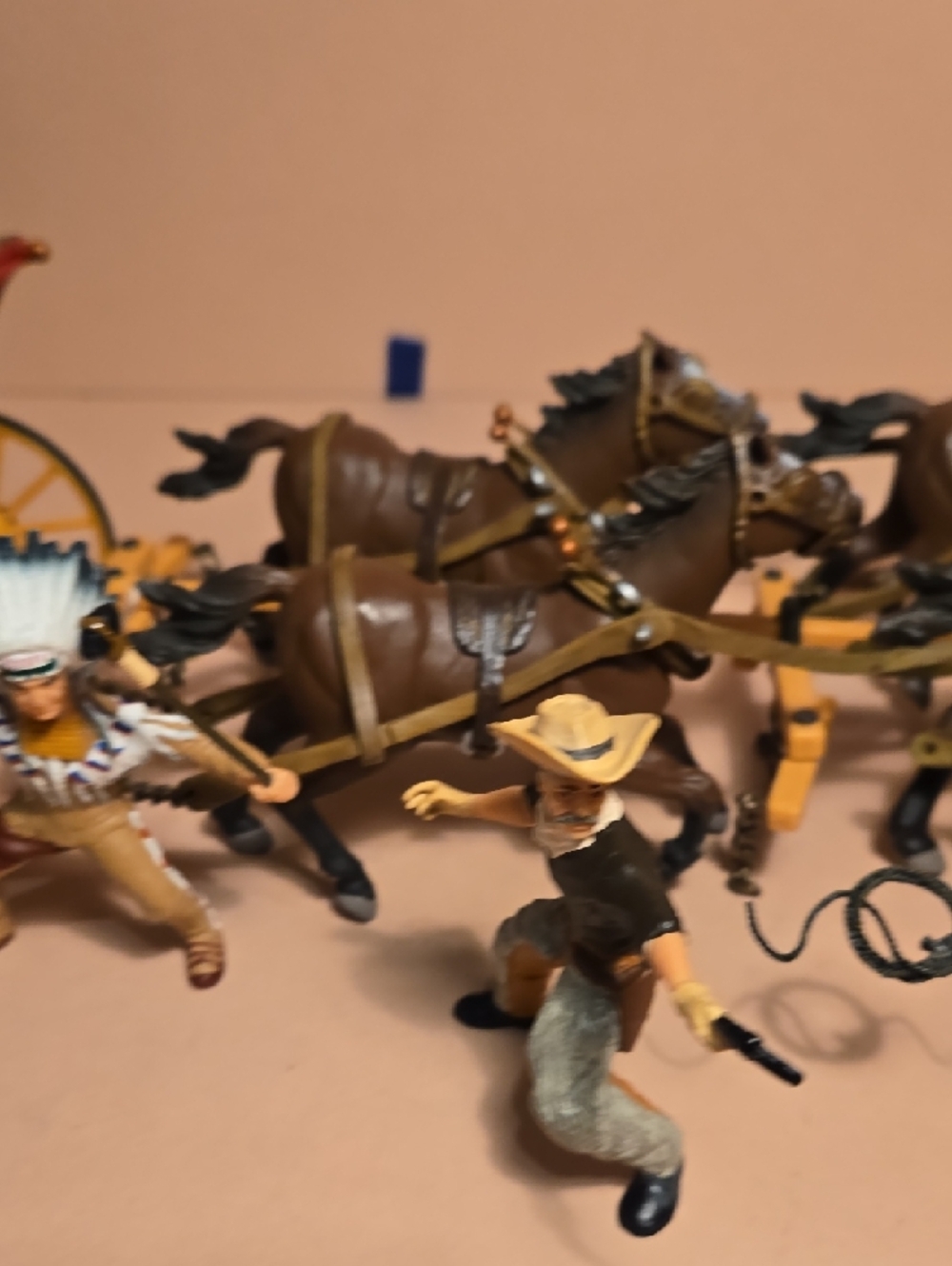 Papo Western Stagecoach Playset with Brown Horses and Multicolored Figures - Picture 4 of 11
